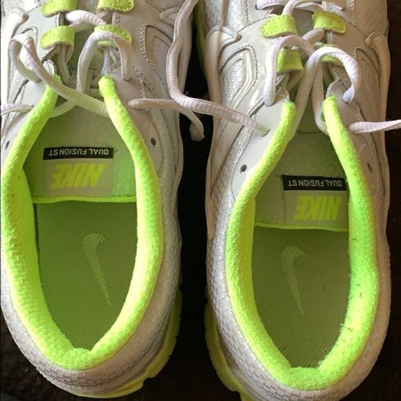 EUC WOMEN’S 11.5 NIKE DUAL FUSION ST TENNIS SHOES - Picture 6 of 7